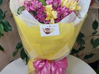 Букет из альстромерии