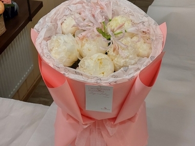 Букет пионов и нигеллы