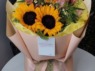 Букет с подсолнухами