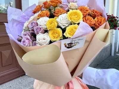 Букет в школу с розами различных сортов