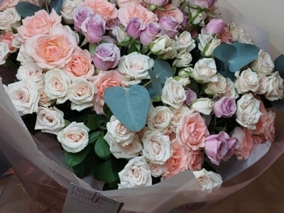 Букет из 25 кустовых роз