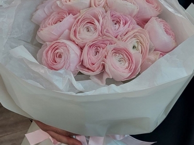 Букет с ранункулюсами