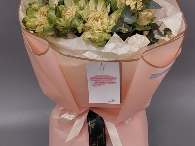 Букет из роз Вегги и эвкалипта