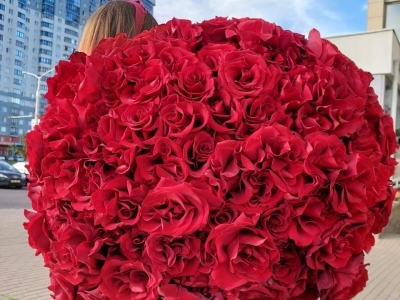 Букет из 101 французской розы Эксплойер, 90 см