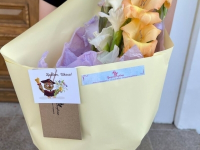 Букет микс из 5 гладиолусов