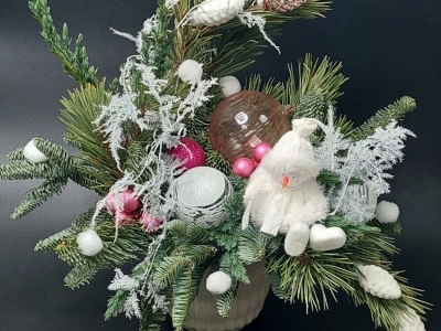 Новогодняя композиция из датской пихты нобилис с декором